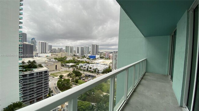 Building Photo - 1900 N Bayshore Dr