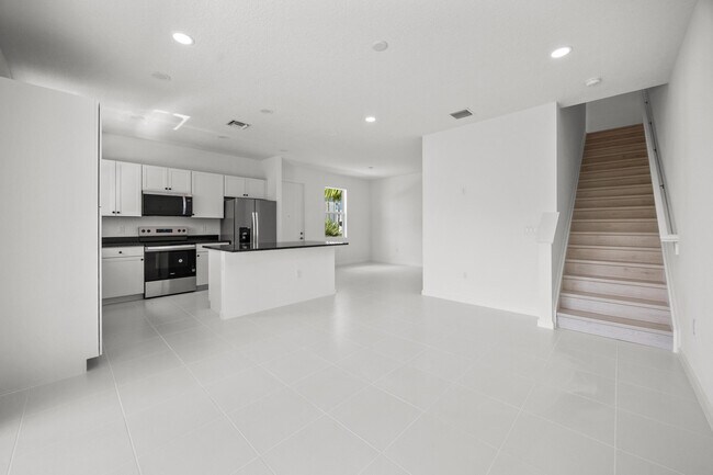 Building Photo - 4520 Longwood Lk Sq