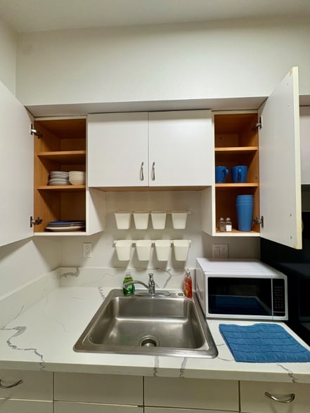 Building Photo - 28409 Victoria Rd