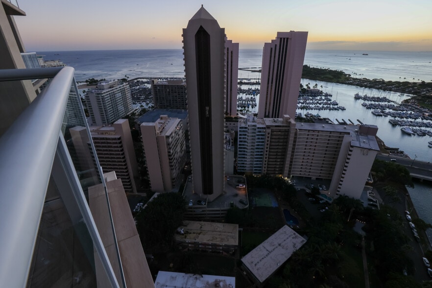 Building Photo - 1551 Ala Wai Blvd