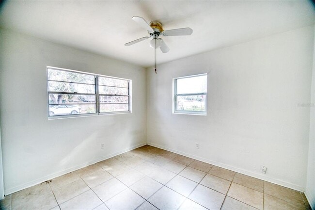 Building Photo - 2317 Harris St