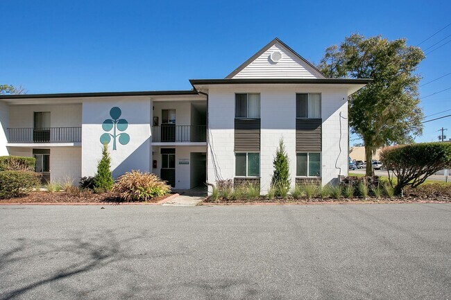Building Photo - The Studebaker Apartments | 1 & 2 Bedroom Apartments in Ocala, FL