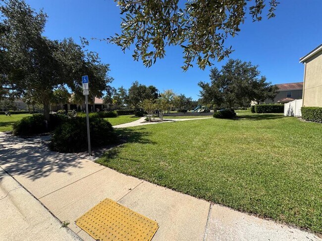 Building Photo - 2091 Bent Grass Ave