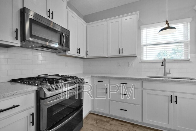 Building Photo - 5791 Trl Vw Xing