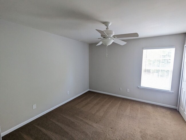 Building Photo - CORNELIUS  2 BEDROOM TOWNHOME