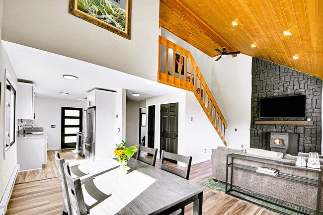 Building Photo - 1244 Hyland Dr