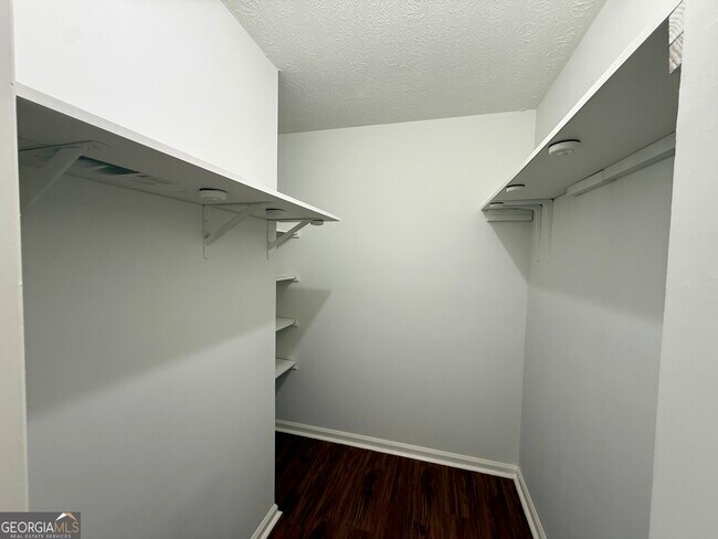 Building Photo - 151 Old Ferry Way