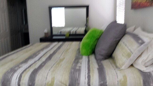 Building Photo - 2 bedroom /2 bath with a garage located in the  Popular Muirfield Village Townhomes