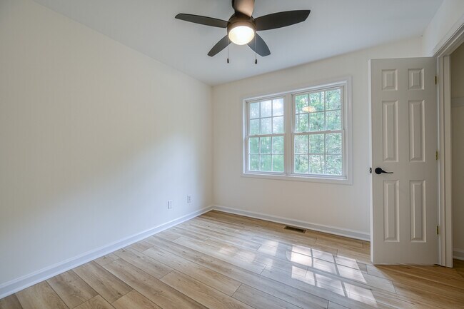 Building Photo - 2416 Horseshoe Bend Dr