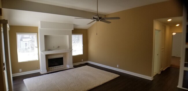 Building Photo - Corsica Villas Condo!