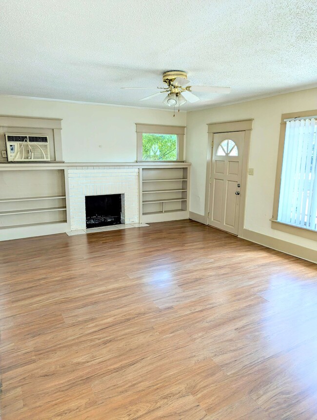 Building Photo - 1407