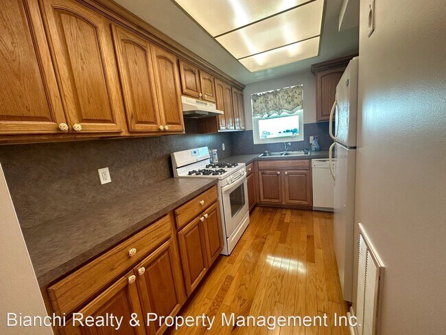 Building Photo - 2 br, 2 bath House - 1819 Shore Dr S #307