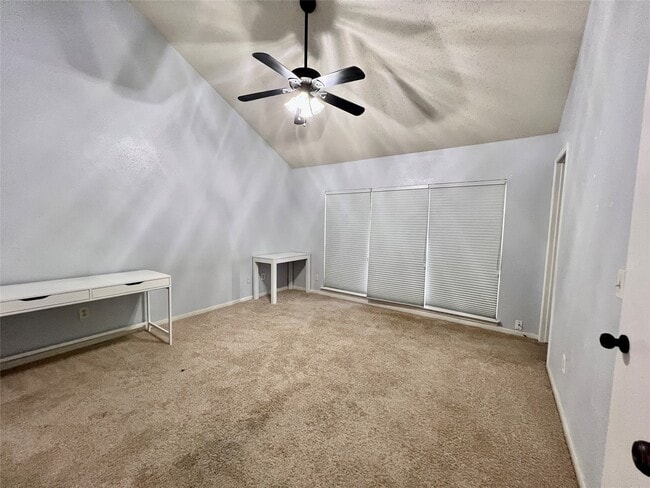 Building Photo - 7762 Pine Center Dr