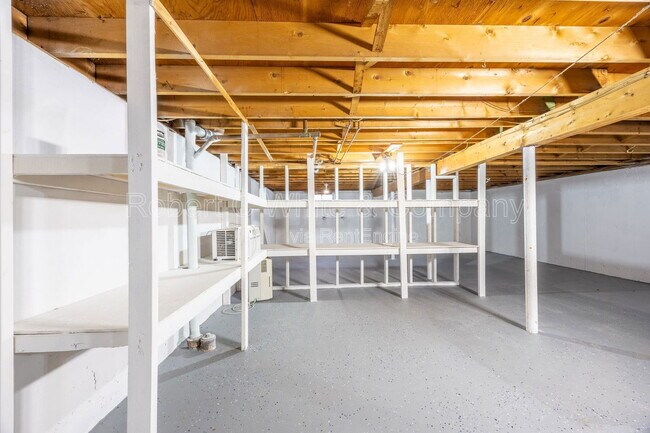 Building Photo - 32 Marshall St