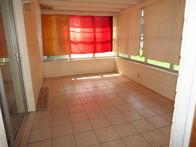 Building Photo - 52 Seacrest Dr