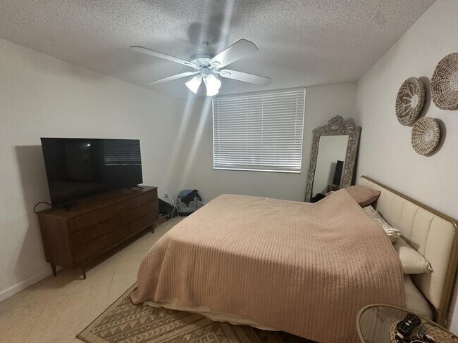 Building Photo - 160 Yacht Club Way