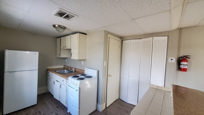 Building Photo - 23 Mechanic St