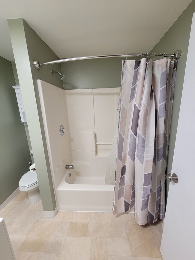 Building Photo - 60 Birch Ave S