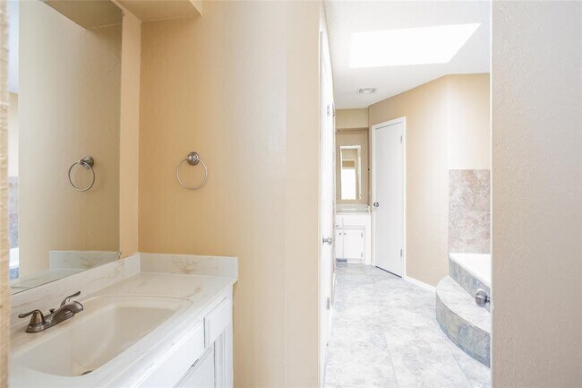 Building Photo - 8412 Breezewood Dr