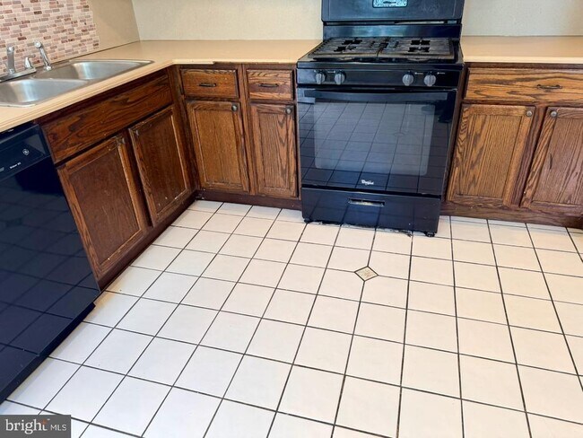 Building Photo - 400 W 3rd St