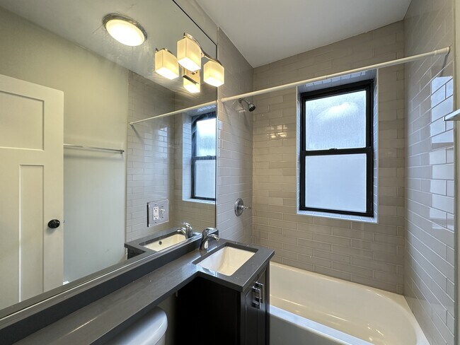 Building Photo - 434.5 W Belden Ave