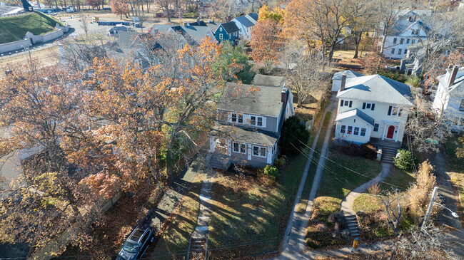 Building Photo - 180 Yale Ave