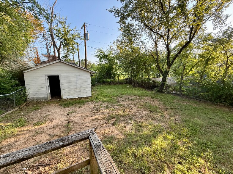 Building Photo - 428 E Elm St