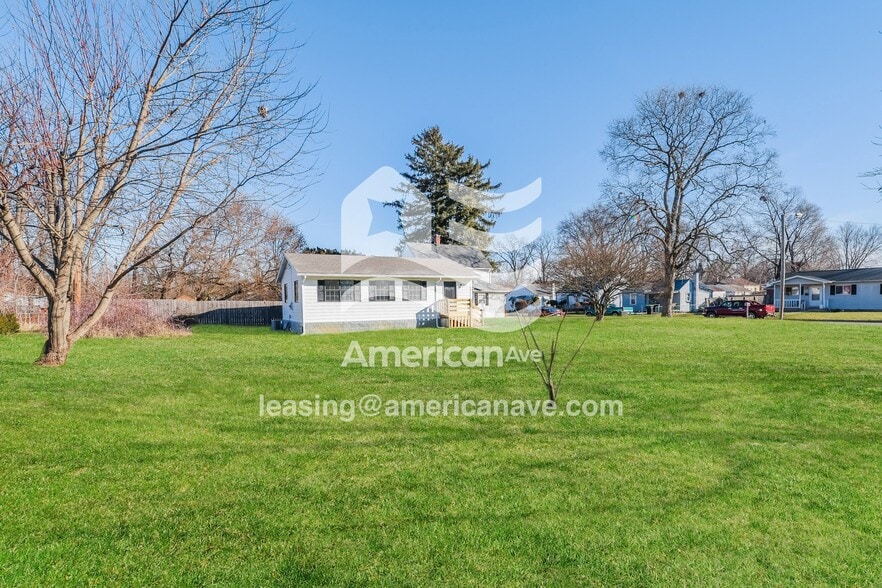 Building Photo - 1851 Norwood Ave