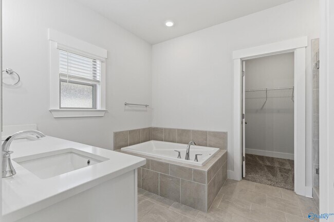 Building Photo - 21718 Nature’s Cv Dr