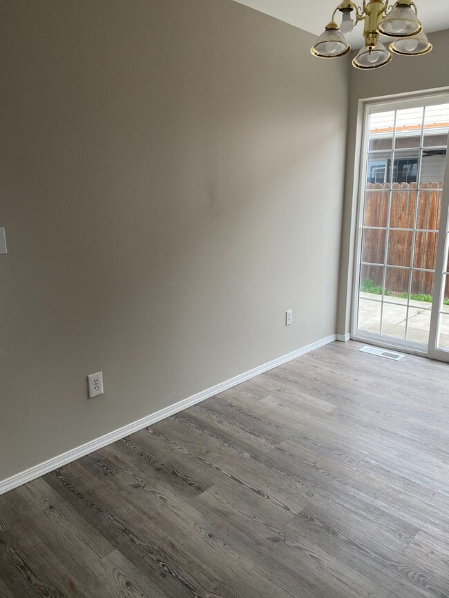 Building Photo - 1915 Cornell Ave