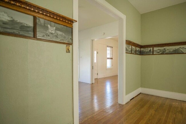 Building Photo - 1003 San Juan St