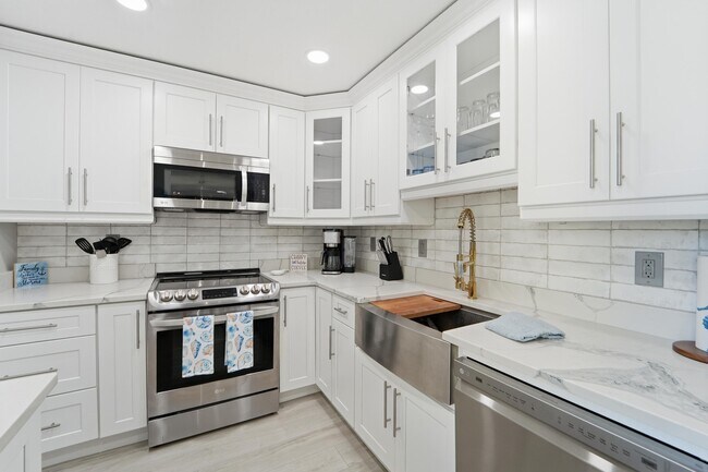 Building Photo - 1605 S US Hwy 1