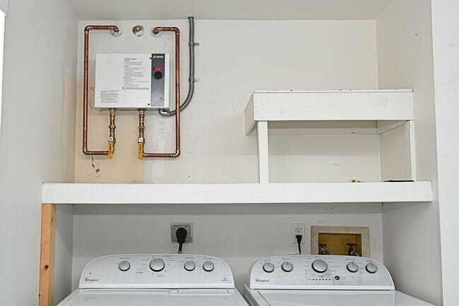 Washer & Dryer and tankless HWH - 2953 SE Bamboo St