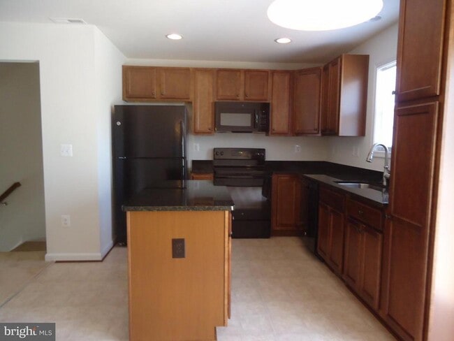 Building Photo - 23196 Westwood Ct