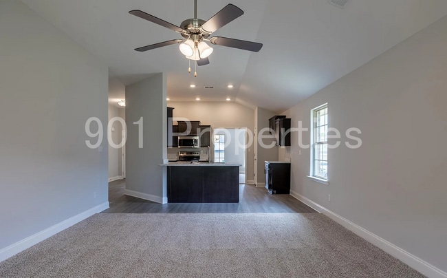 Building Photo - 5961 Uselton Dr