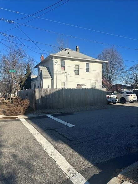 Building Photo - 532 Post Rd