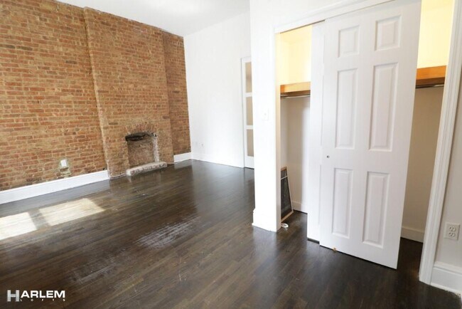Building Photo - 270 Lenox Ave