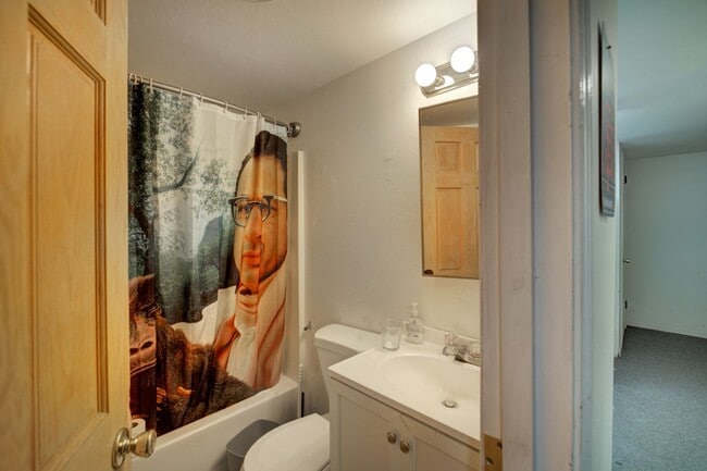 Building Photo - Huge U.W. Home Now Renting for September 2026