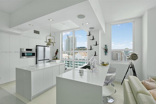 Building Photo - 1155 Brickell Bay Dr