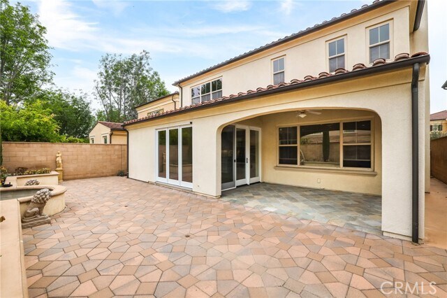 Building Photo - 22 Statuary