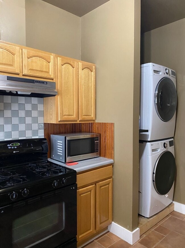 Building Photo - 226 W Whittier St