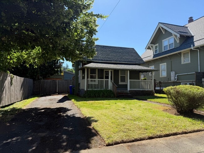 Primary Photo - Cozy 2 Bedroom 1 Bath Home
