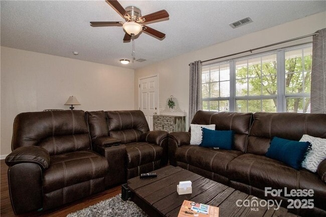 Building Photo - 137 Lynch Cir