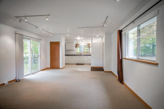 Building Photo - Single Family Home