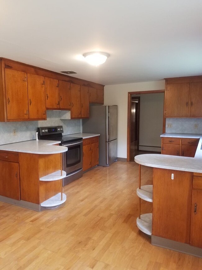 Building Photo - Available in Simsbury