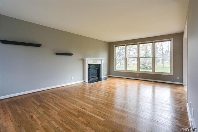 Building Photo - 5558 Martha's Vineyard