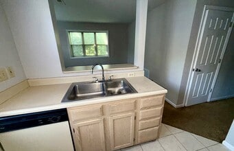 Building Photo - 3227 Bishop St