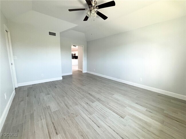 Building Photo - 1324 SE 6th Ave