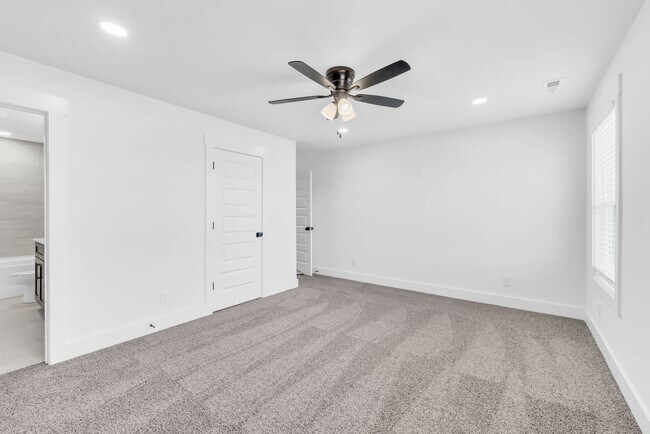 Building Photo - 358 Front Rdg Cir