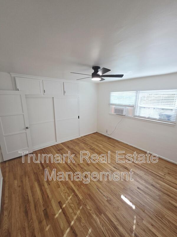 Building Photo - 649 W Glenoaks Blvd